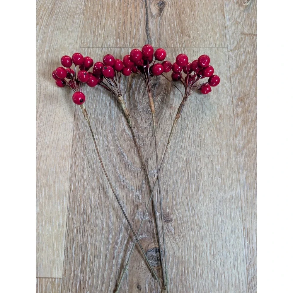 12Pcs Artificial Holly Berries Pinecones Gold Trim Rattan‎ Star